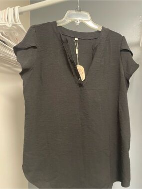 Source Unknown Black Short-Sleeve V-Neck Blouse